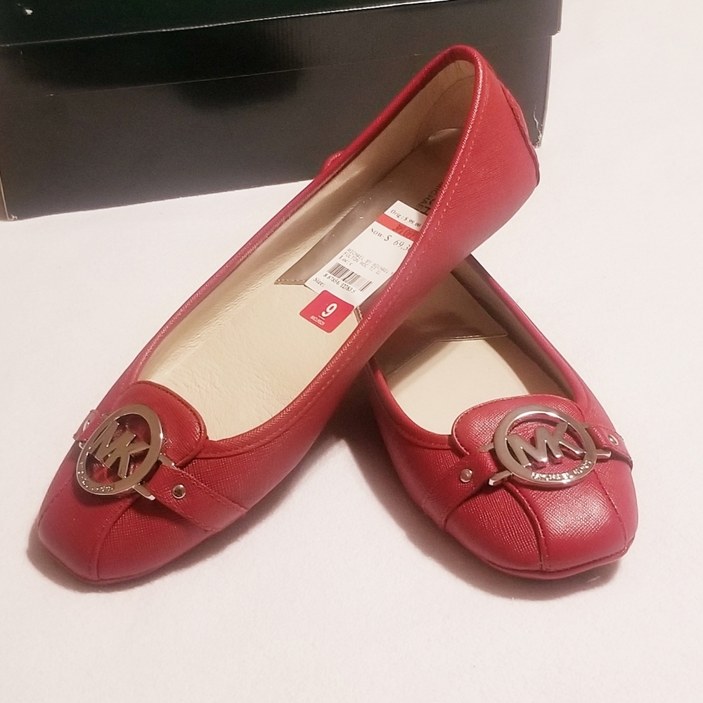 MICHAEL Michael kors Size 9